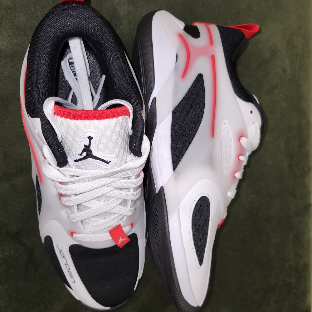 Nike Jordan Heir Series Men’s White/Black/Red Athletic Shoes Size 8.5 - Picture 2 of 7